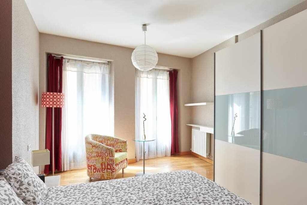 Apartamento Ayla Ayuntamiento Pamplona Exterior photo